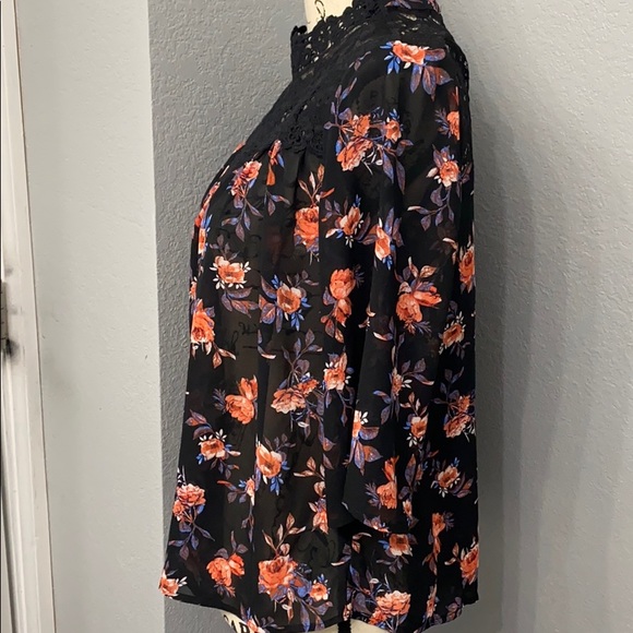 Floral and Lace Top - Picture 2 of 6